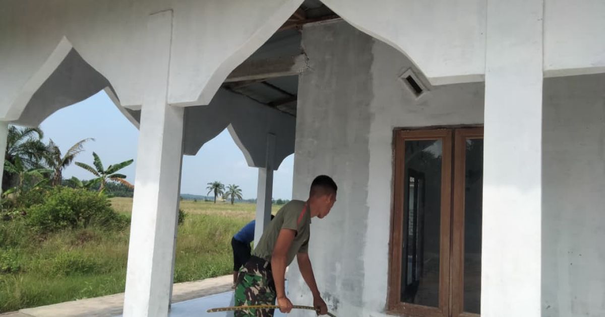 Rehab Mushola di Pasar Rawa,TNI Tingkatkan Kenyamanan Warga Beribadah