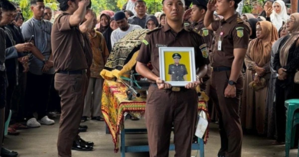 PEMAKAMAN SECARA KEDINASAN, KEJAKSAAN LEPAS ALMARHUM ASRUDDIN, S.H., M.H DI PINRANG