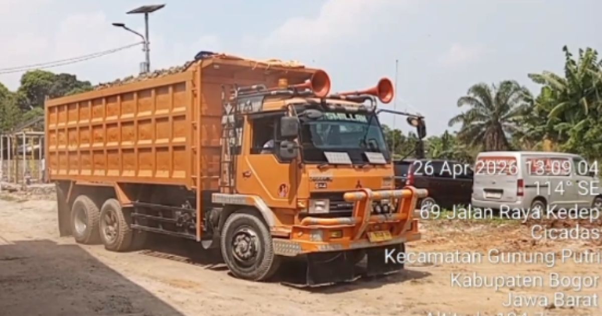 Pengurugan Tanah di Cicadas Gunung Putri Menuai Sorotan   ‎