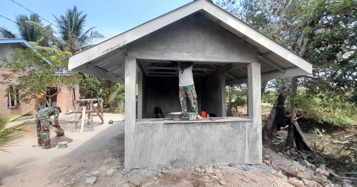 Bangun Pos Kamling,Satgas TMMD 128 Kodim 0203/Lkt Ciptakan Suasana Kondusif dan Tingkatkan Pertahanan Wilayah