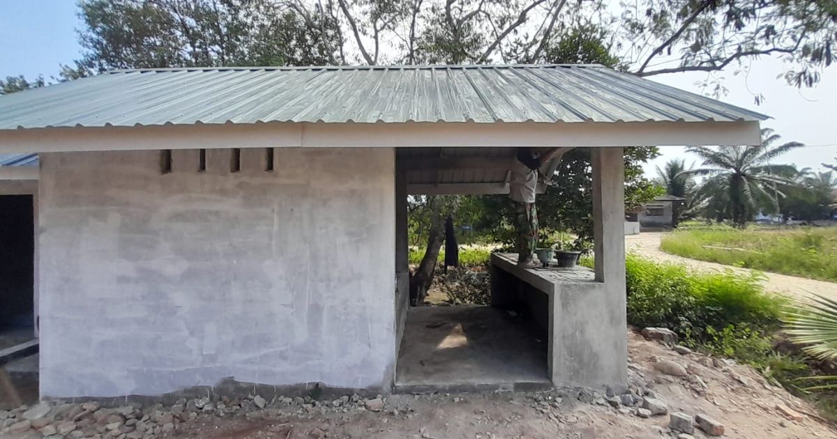 Pembangunan Pos Kamling, Satgas TMMD 128 Kodim 0203/Lkt Dukung Kamtibmas Lingkungan