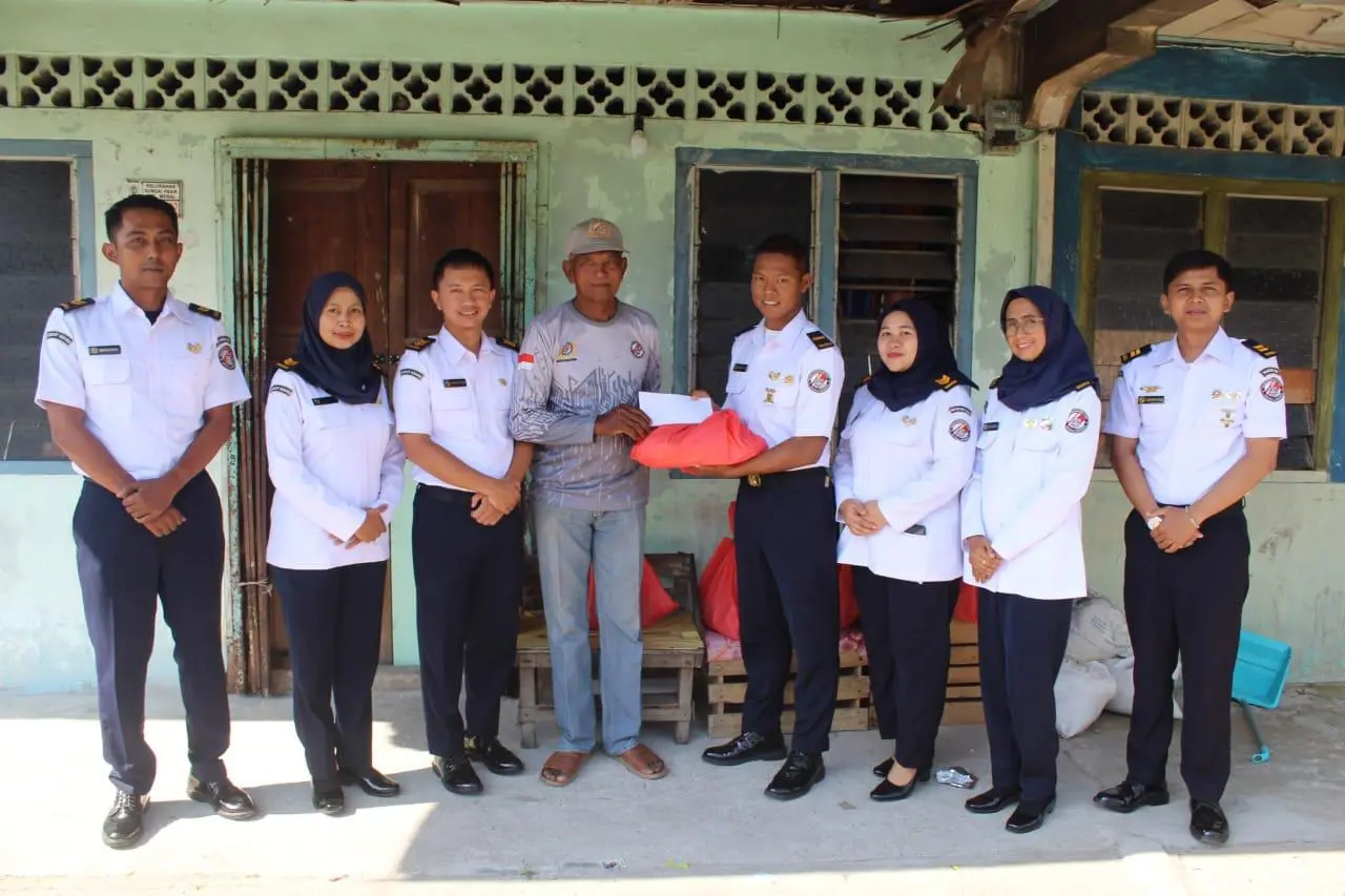 Stasiun Bakamla TBK Salurkan Paket Sembako Sambut HUT ke-20 Bakamla RI