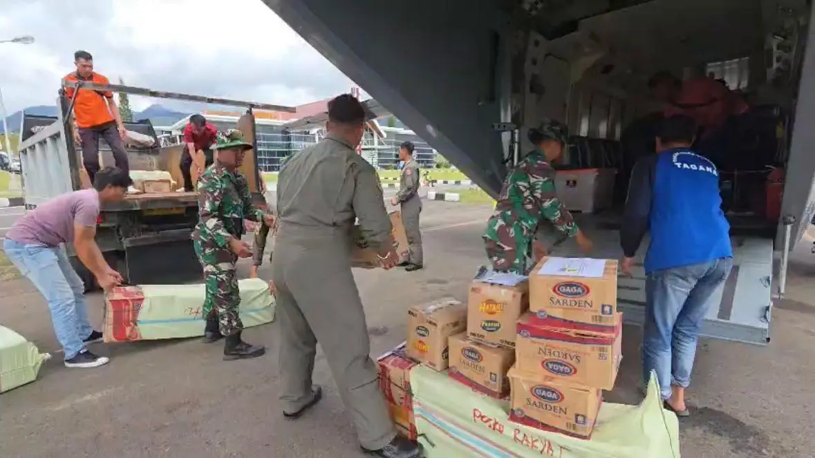 TNI AL Kembali Terbangkan Bantuan Logistik ke Takengon 2 Ton Bantuan Didistribusikan
