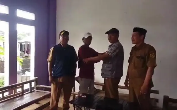 ‎Viral di Media Sosial, Warga dan Kepala Dusun Rawapanjang Sepakat Saling Memaafkan   ‎