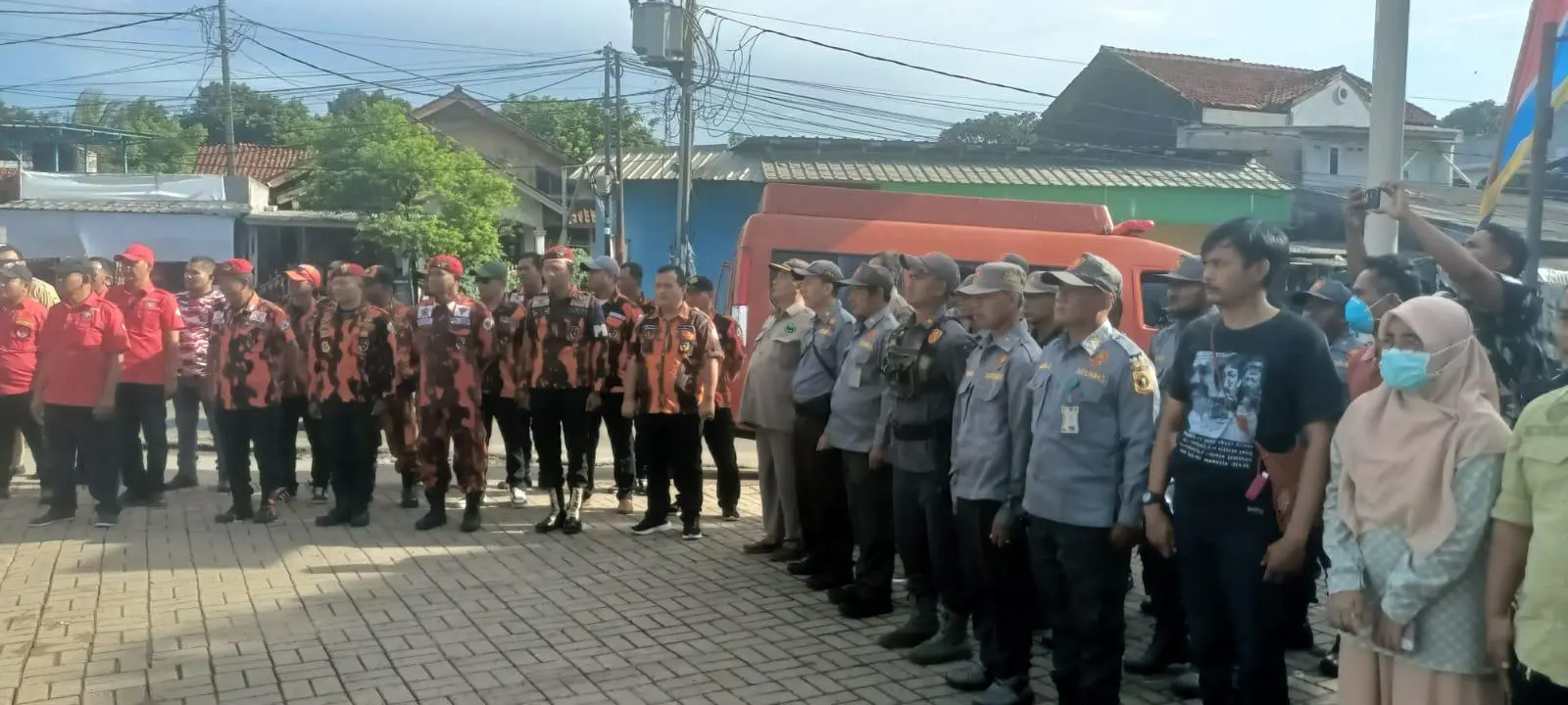 Polsek Jonggol Gelar Apel Gabungan Pengamanan Natal 2025 dan Tahun Baru 2026 serta Siaga Bencana