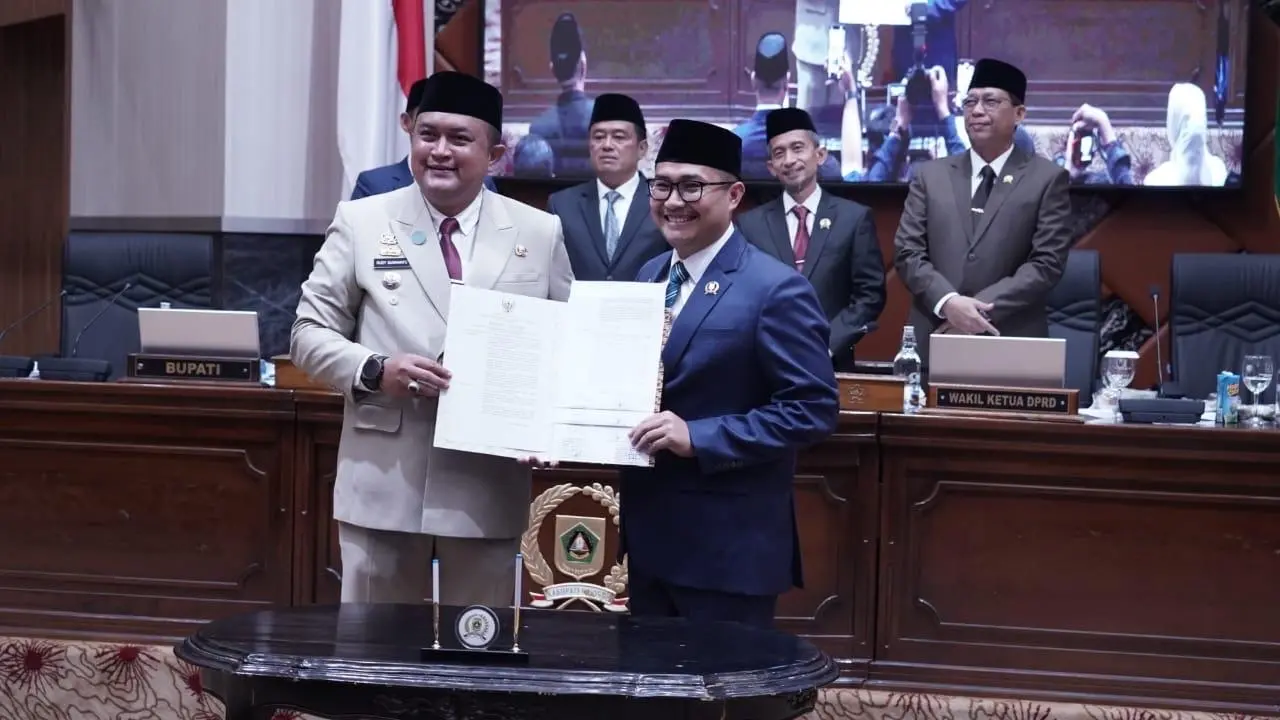DPRD dan Bupati Bogor Tetapkan Persetujuan Bersama Raperda Pengelolaan Sampah