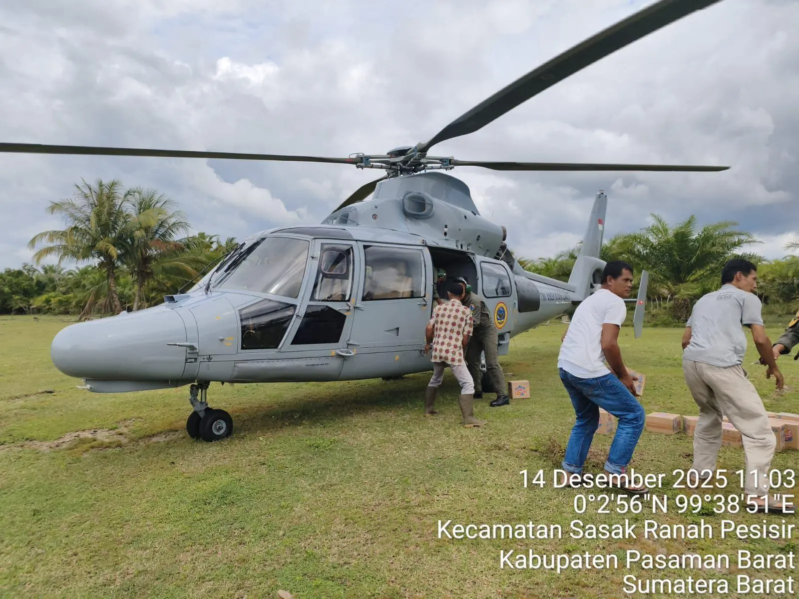 TNI AL Salurkan Bantuan Logistik dan Dukung Angkutan Personel di Aceh dan Sumatera Barat 