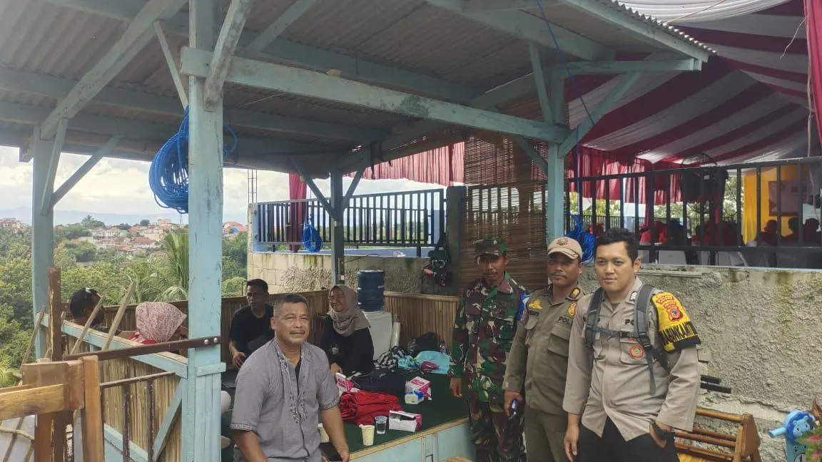 Perkuat Kesiapsiagaan Warga, Bhabinkamtibmas Polsek Kemang Hadiri Bimtek Tanggap Bencana di Desa Semplak Barat