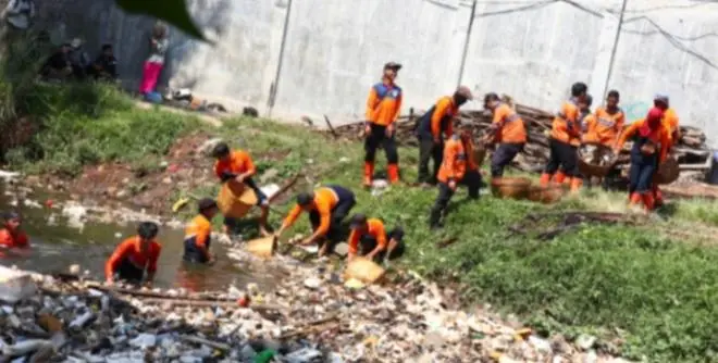 DLH Kabupaten Bogor Bersihkan Tumpukan Sampah di Kali Cikaret dan Setu Cikaret