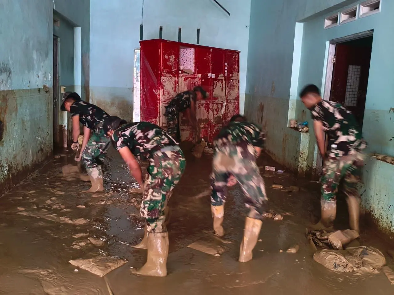 Prajurit Kodam IM Tuntaskan Pembersihan RSUD Aceh Tamiang Pascabencana