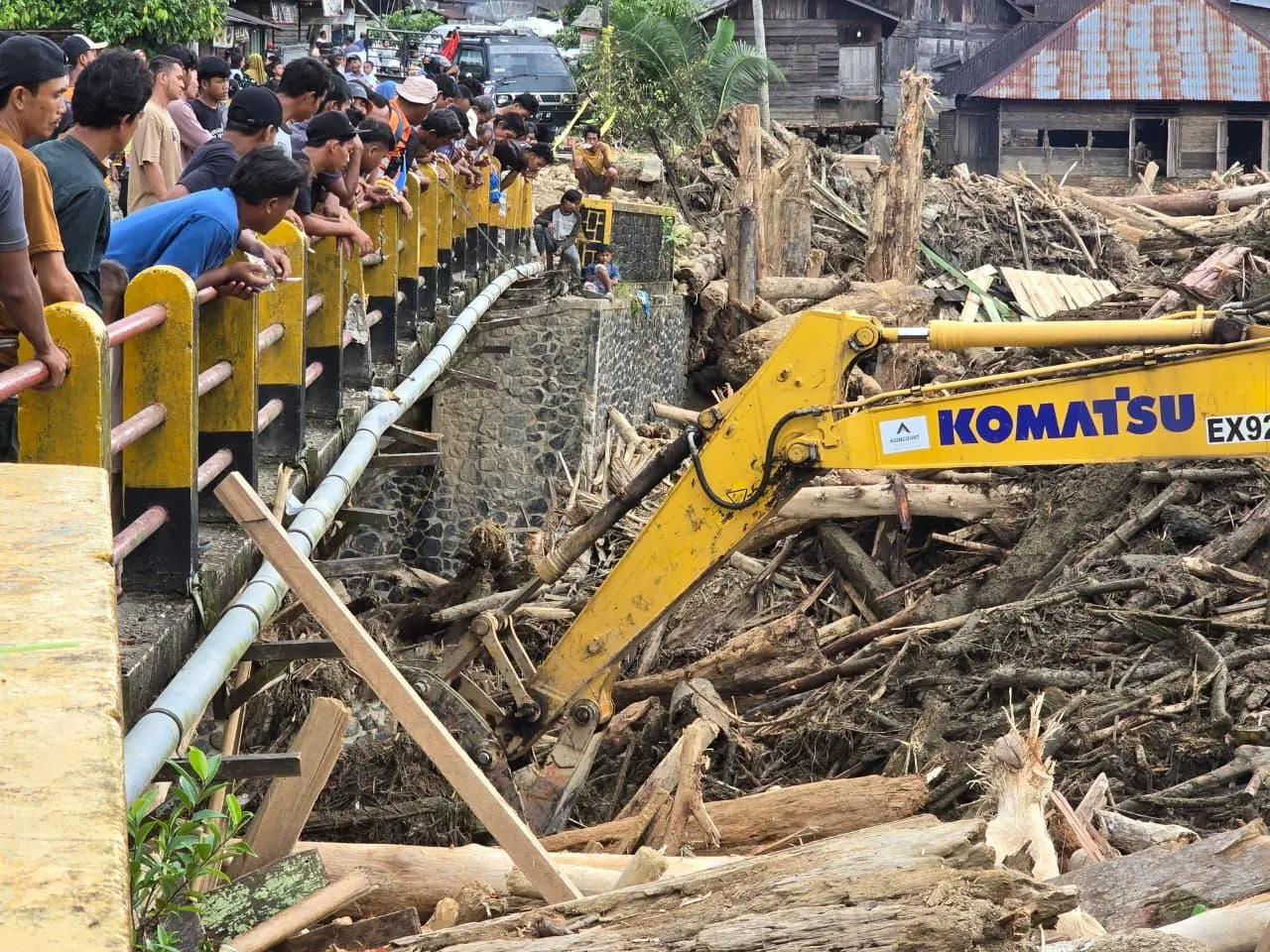 TNI Kerahkan Yon Zipur I/DD Pasang Jembatan Bailey Penghubung Tapsel-Tapteng