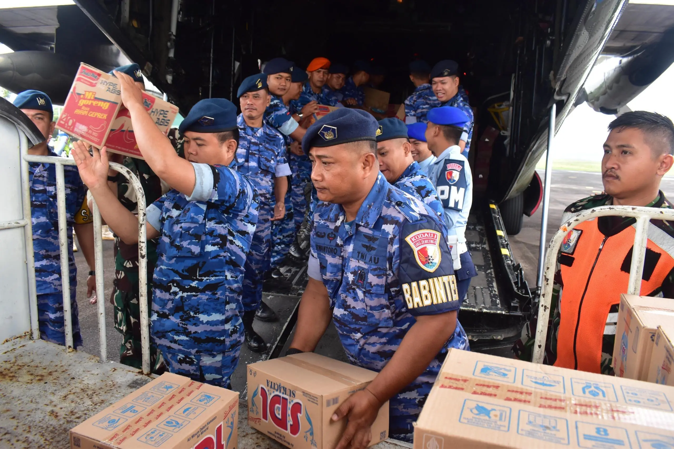 Lanud SMH Kirim 14 Ton Bantuan Kemanusiaan untuk Aceh, Sumut, dan Sumbar