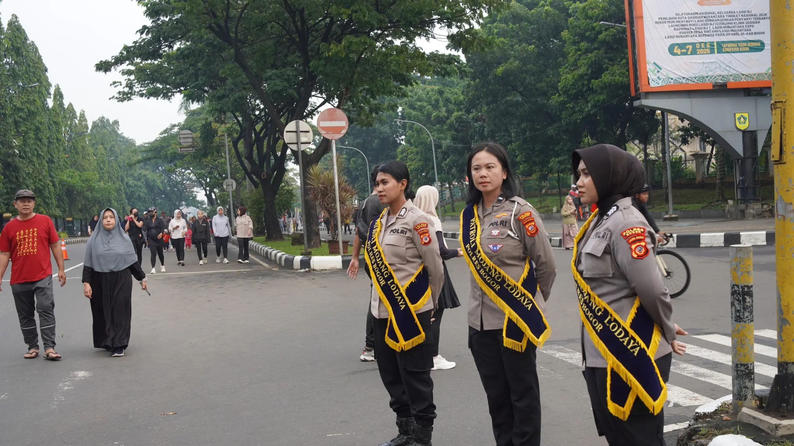 Mojang Lodaya Polres Bogor Antar Korban Terluka di Area CFD Tegar Beriman 