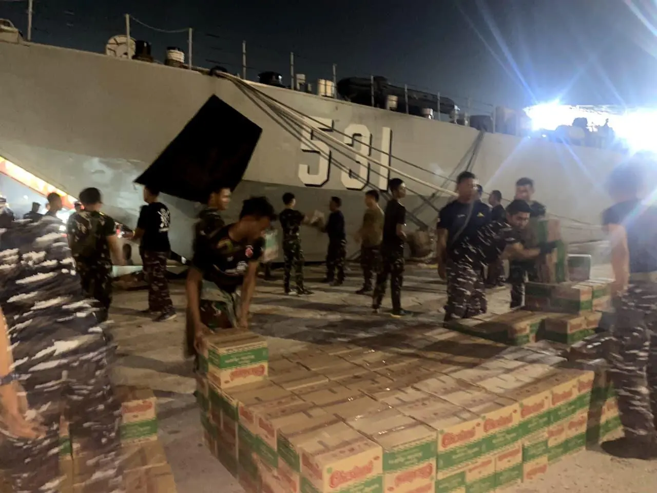 Gubernur Aceh Terima Kedatangan KRI Teluk Gilimanuk -531 Bawa Bantuan Kemanusiaan 