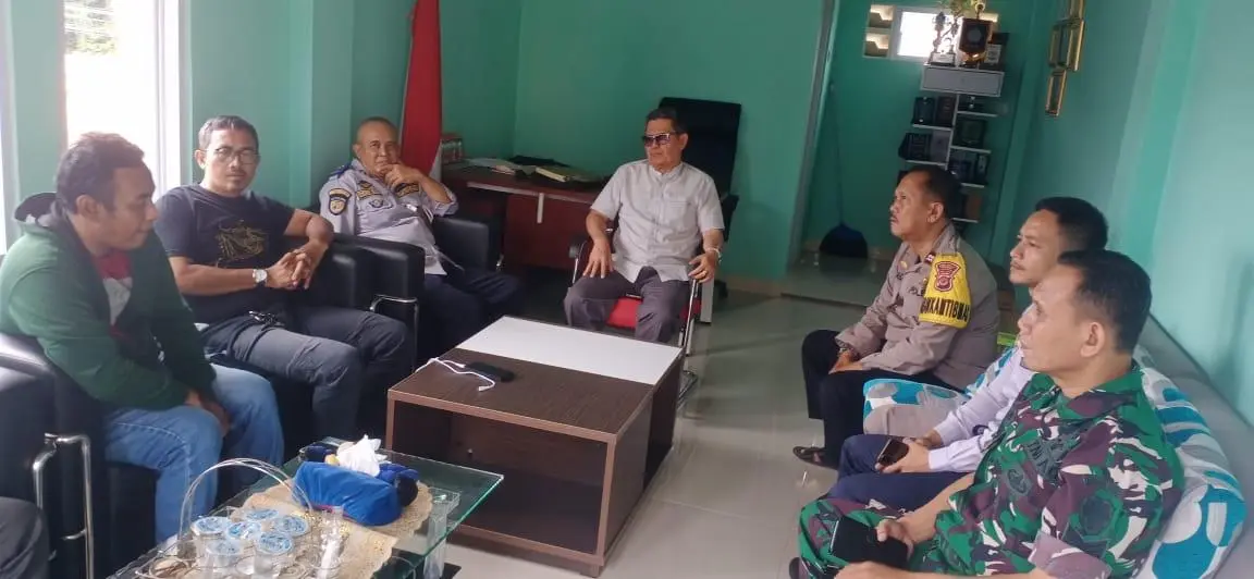 Bhabinkamtibmas Polsek Ciampea Bersinergi dengan Babinsa Jalin Kedekatan dengan Masyarakat Desa Binaan