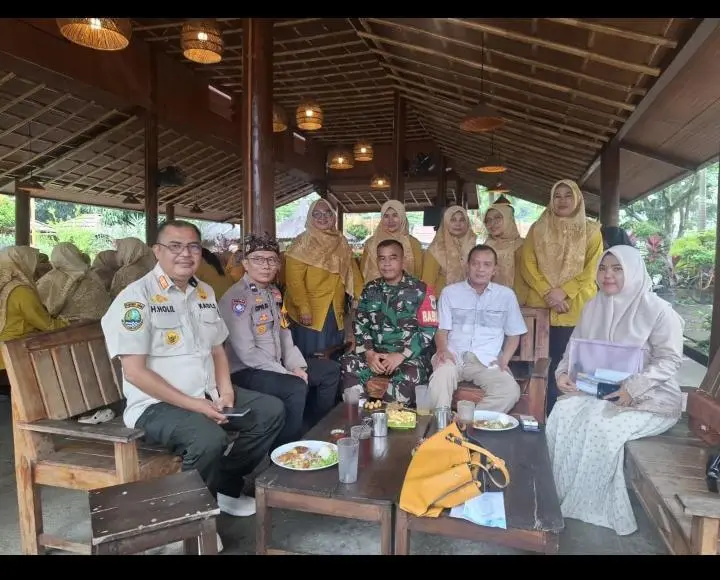 Sinergitas TNI–Polri di Kegiatan Rakor Kader Posyandu Desa Sukamaju