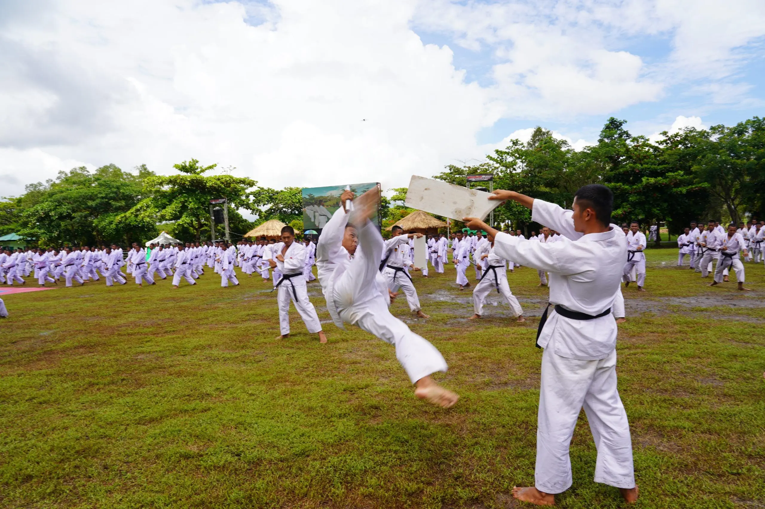 1.683 Prajurit Kodam XXIV/MT Raih Sabuk Hitam, Pecahkan Rekor MURI