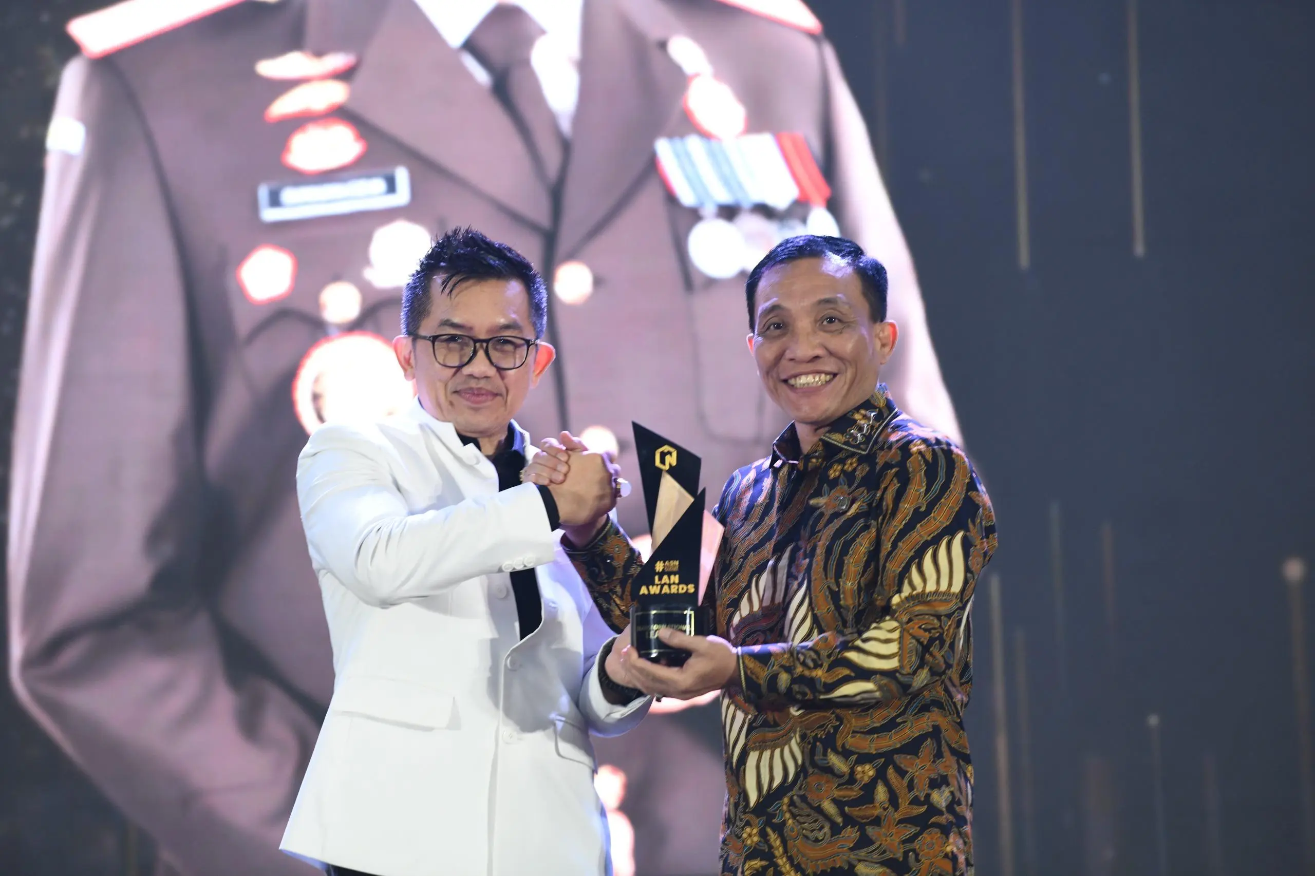 Jaksa Agung Raih Penghargaan Transformational Leader dari LAN RI pada NFLF 2025