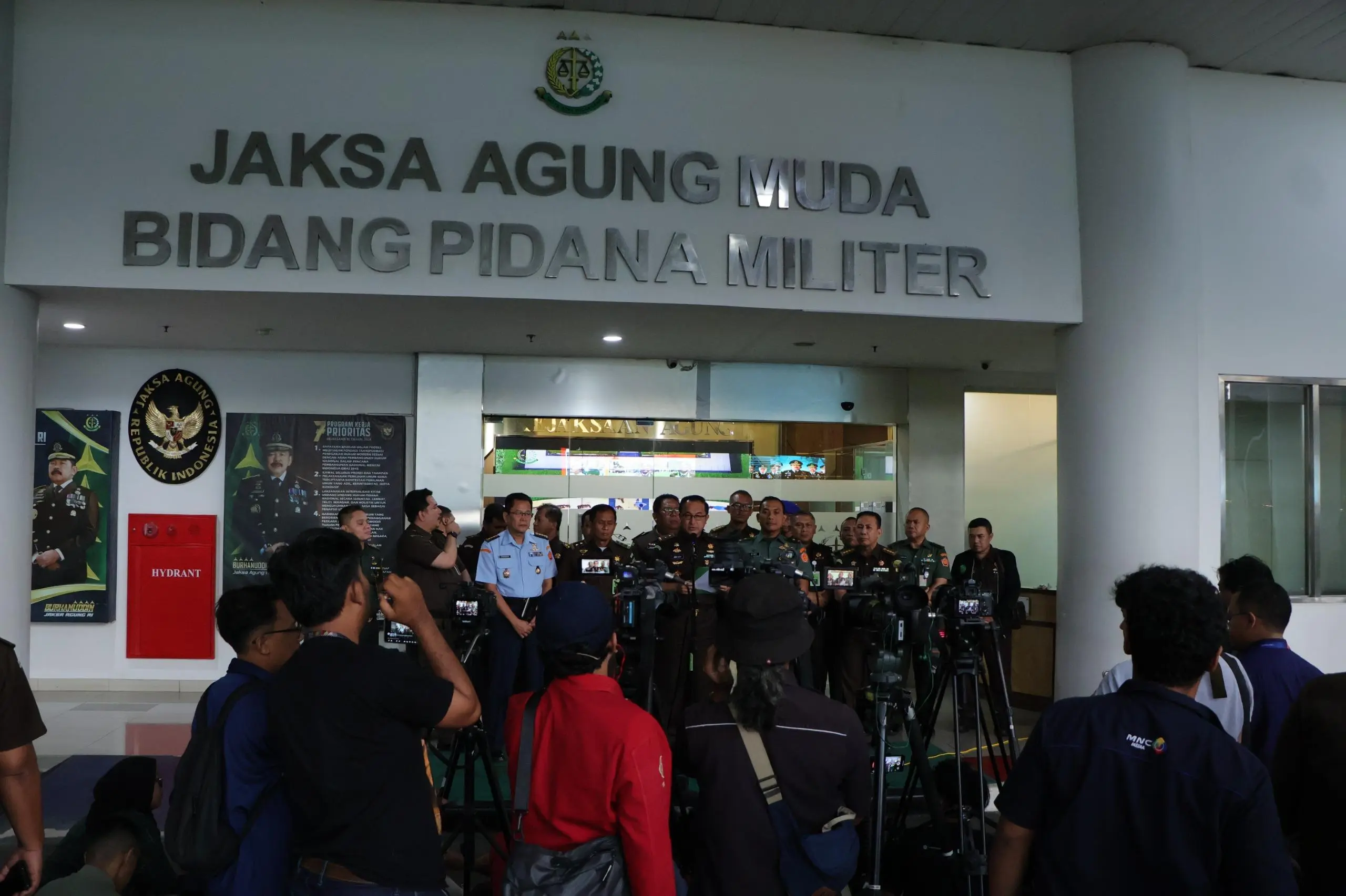 Penyerahan Tersangka dan Barang Bukti (Tahap II) Perkara Koneksitas Satelit Slot Orbit 123° BT