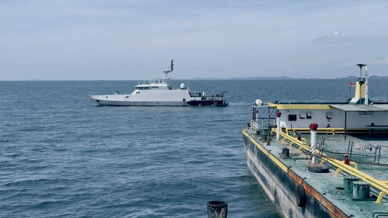 KRI Alamang-644 Berhasil Melaksanakan Penyelamatan Terhadap TB. YANG VITI VI dan TK. TOTO I