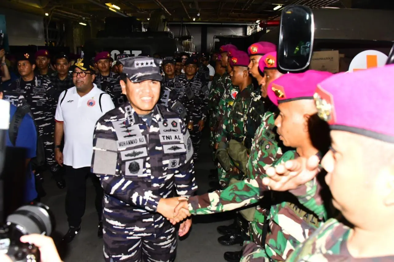 Gunakan Kapal Perang TNI AL Salurkan Bantuan Kemanusiaan Skala Besar ke Aceh, Sumatra Utara dan Sumatera Barat 