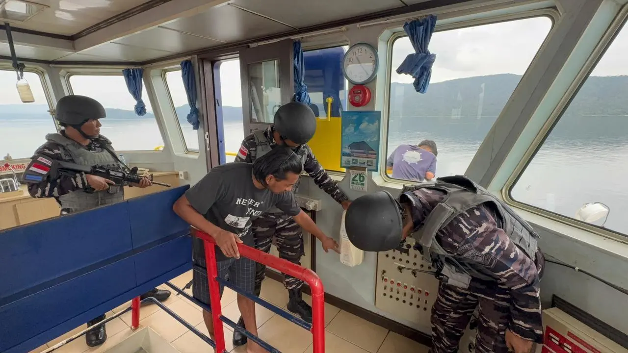 TNI AL Amankan Kapal Diduga Pembawa Ore Nikel Ilegal di Perairan Sulawesi Tenggara 