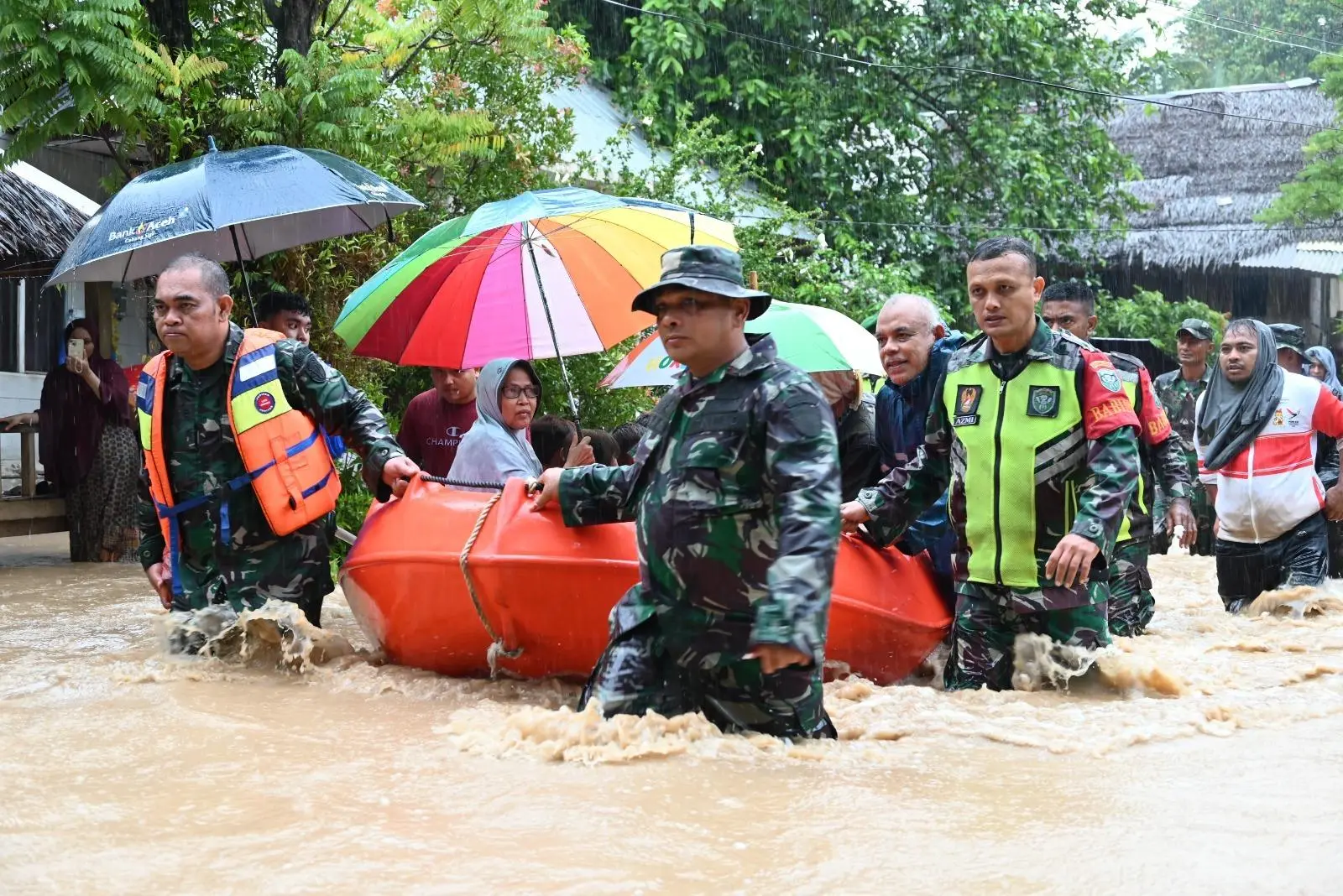 Percepat Evakuasi Korban Banjir di 9 Kabupaten/Kota, Kodam IM Kerahkan PRCPB