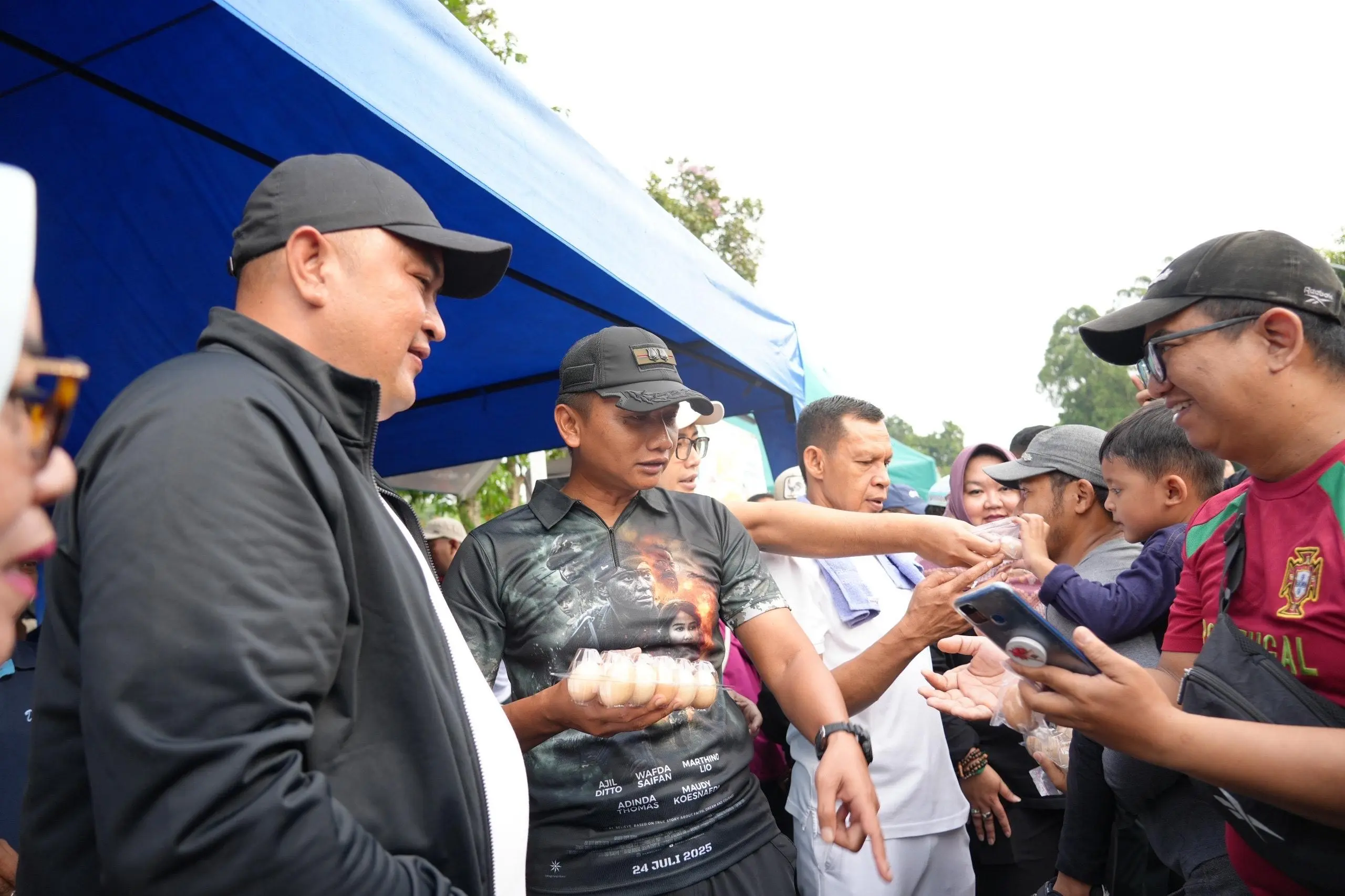 Bupati Bogor Rudy Susmanto Bagikan Paket Telur di CFD Tegar Beriman untuk Dorong Gerakan Makan Telur