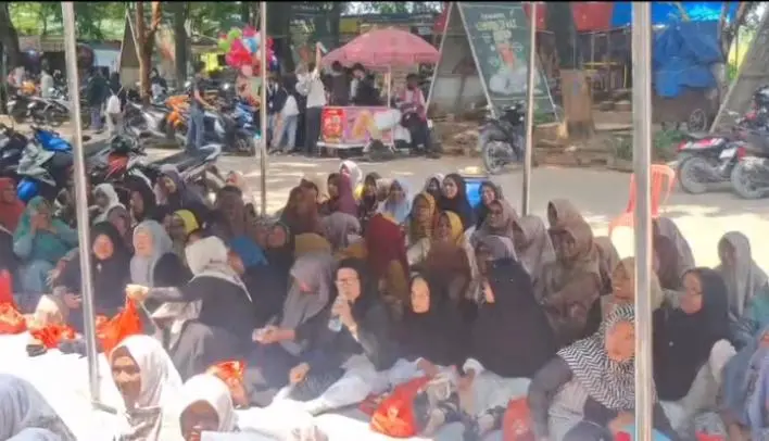 Pengajian Bulanan Desa Klapanunggal Perkuat Silaturahmi dan Semangat Keagamaan