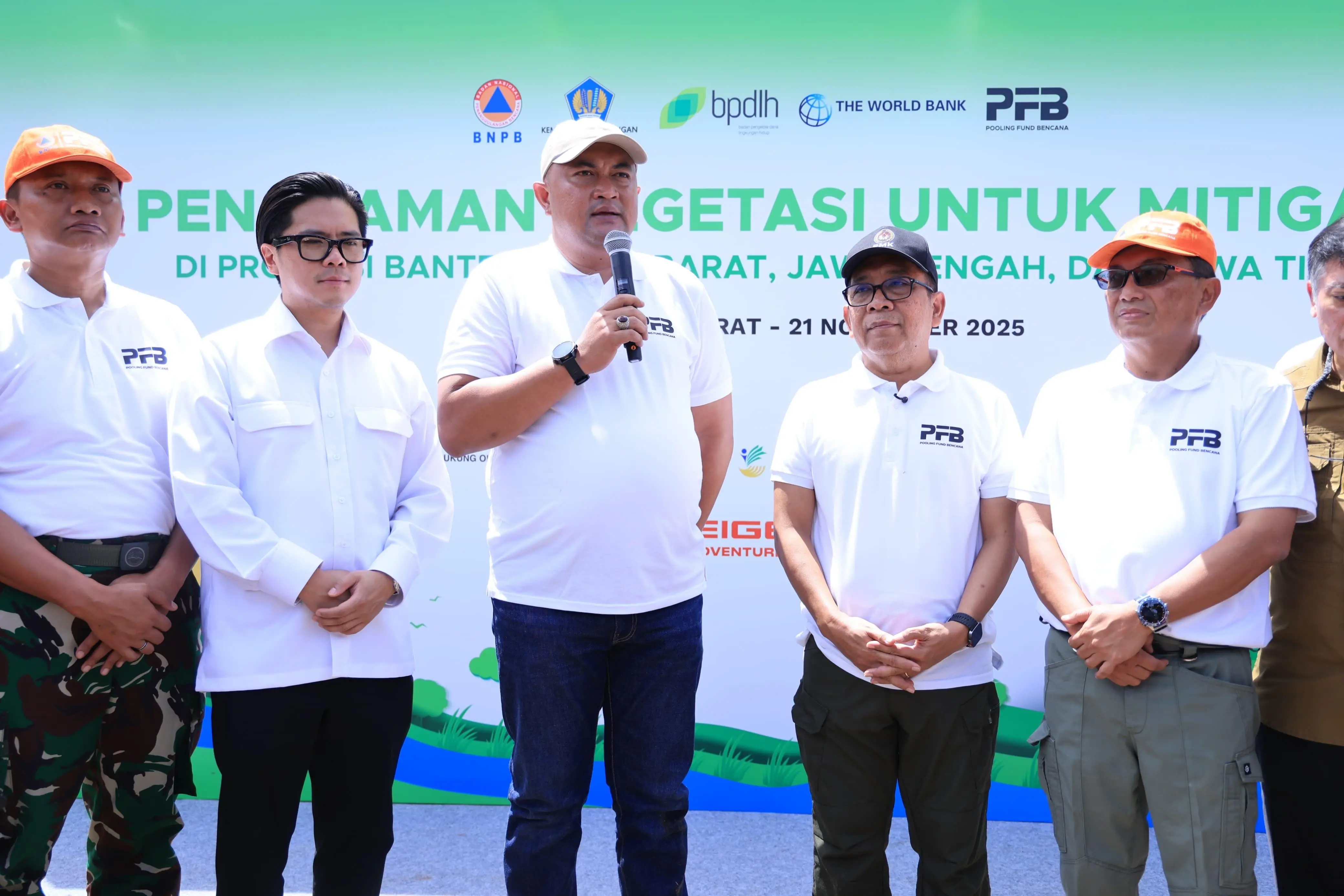 Bupati Bogor Tanam 25 Ribu Pohon di Megamendung, Perkuat Mitigasi Bencana dan Pemulihan Lingkungan